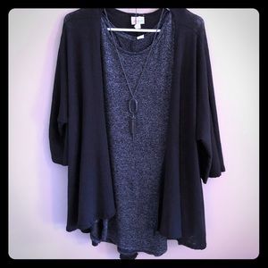 NWOT LuLaRoe Lindsay kimono. Small